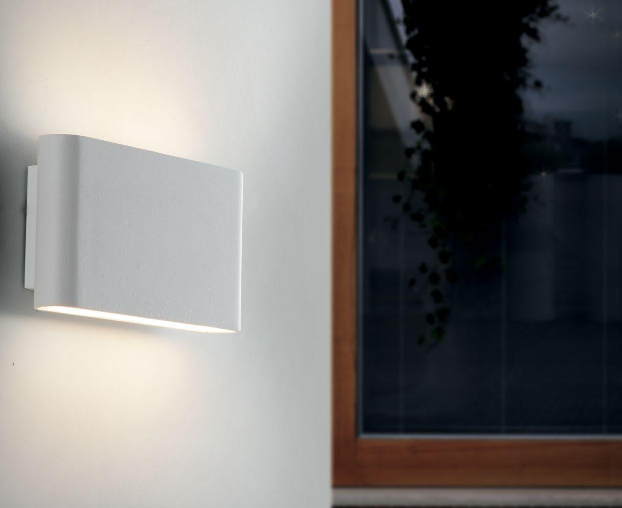 Applique per esterno in alluminio goffrato bianco led integrato con regolazione luce 3000-4000°k IP54 2x5W 1100 lumen collezione GAMMA Applique per esterno in alluminio goffrato bianco led integrato con regolazione luce 3000-4000°k IP54 2x5W 1100 lumen collezione GAMMA